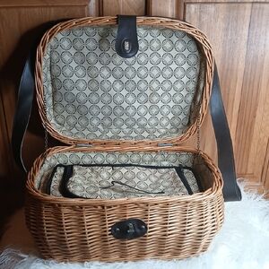 Woven Picnic Basket Shoulder Bag with Patterned Lining